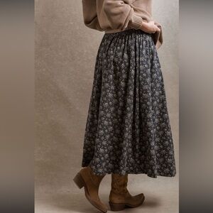ISO!! Neuflora Naples Skirt - Dusty Navy
